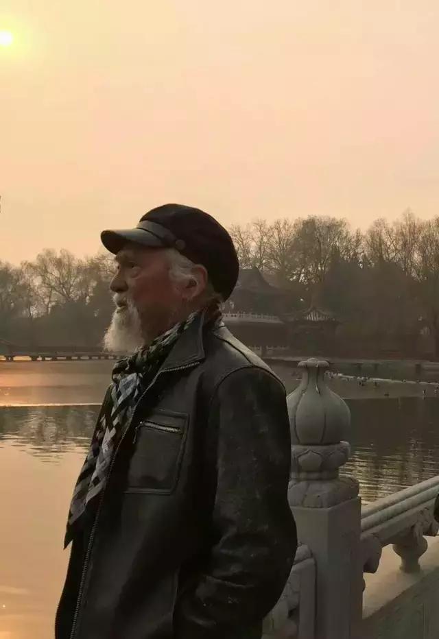 关于电报员周大爷是作者什么人的信息