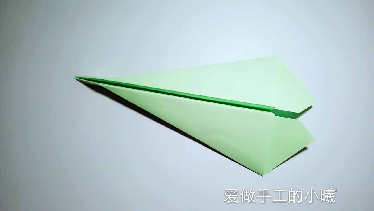 播放纸飞机的视频怎么折_世界上最快的纸飞机怎么折视频