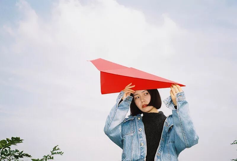 你给我纸飞机_给我折个纸飞机怎么样是什么意思