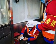 电报员遇到巡查员的简单介绍