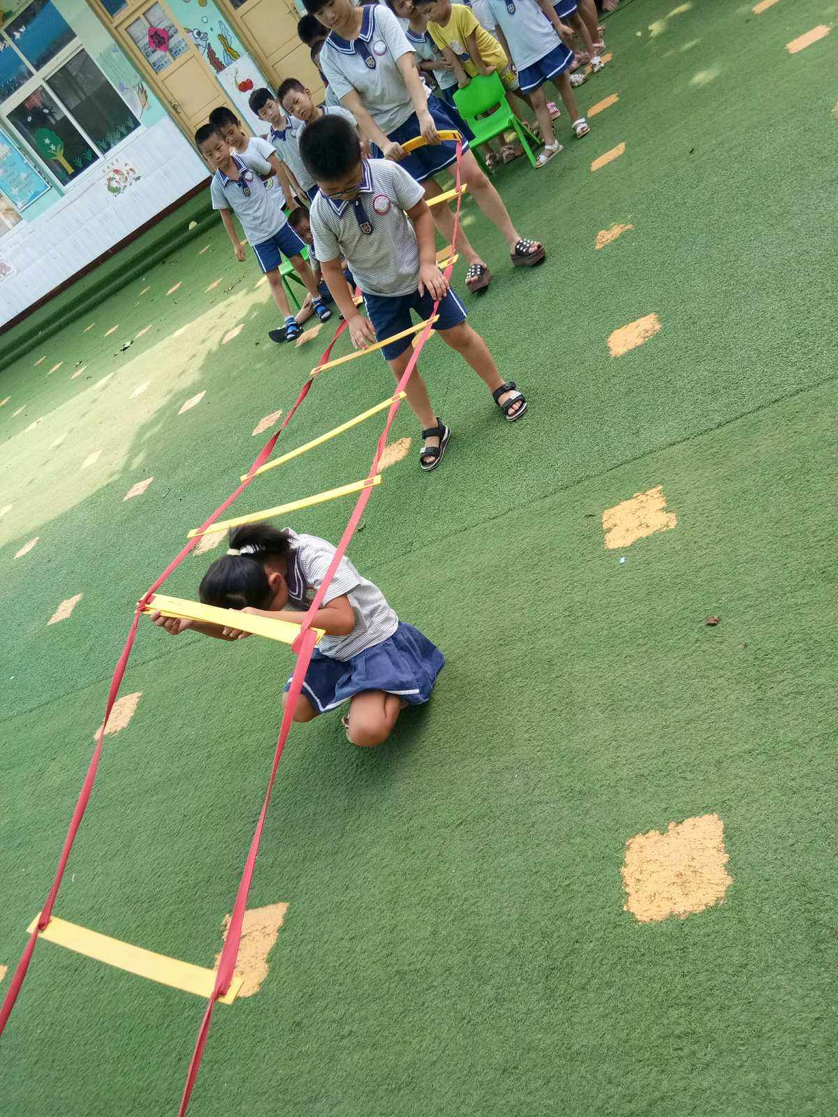 《借梯子》告诉我们什么道理，借梯子告诉我们什么道理250字