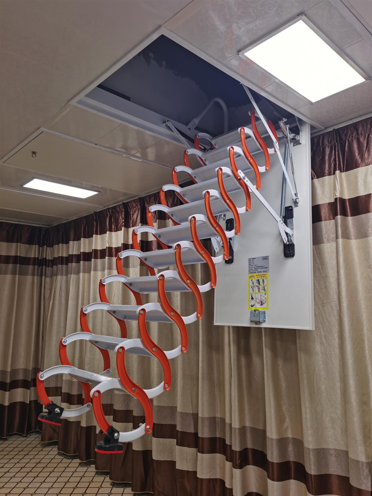 伸缩梯子图片大全集，伸缩梯子图片大全集图
