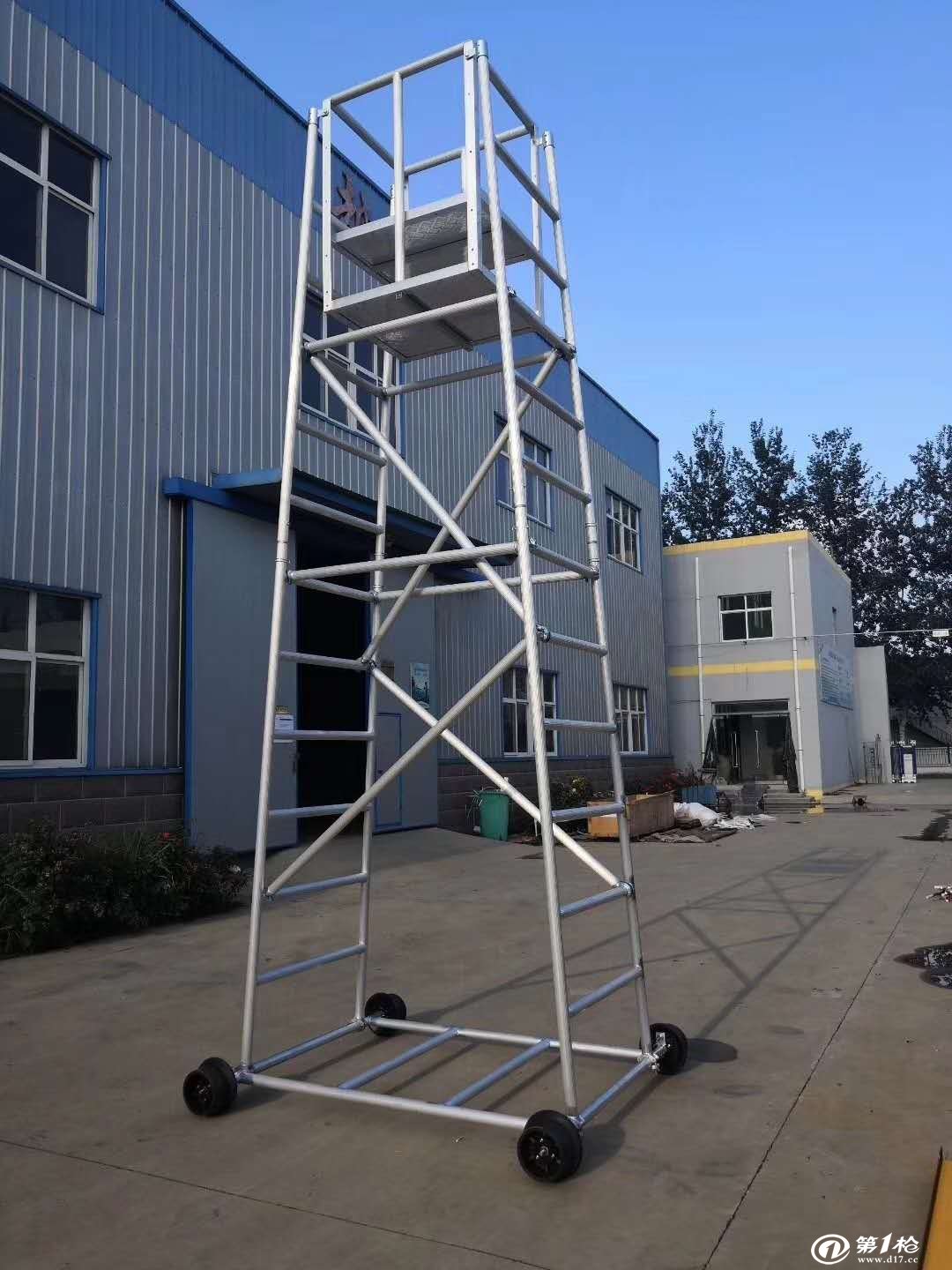 梯子作业与地面多少度，梯子作业与地面多少度的距离