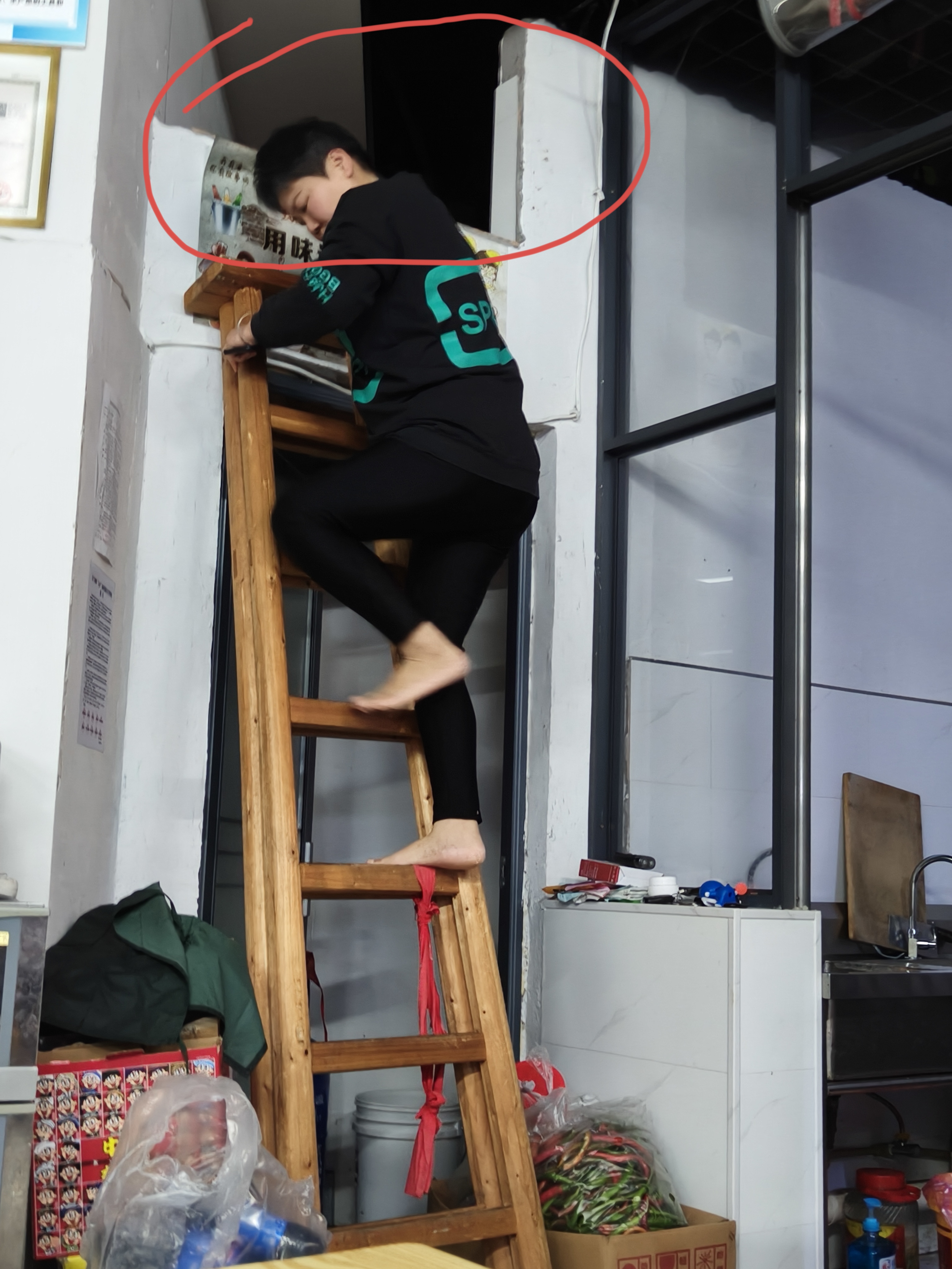 抗梯子的图片，抗梯子的图片大全