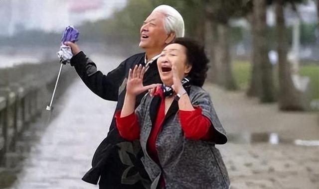 90后一女子给61位老人当妈妈,90后一女子给61位老人当妈妈中国地图
