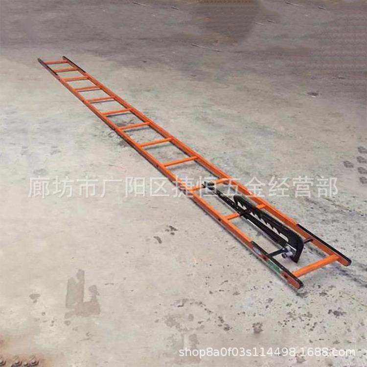 梯子与地面的夹角应为65度左右,梯子与地面的夹角应为65度左右工作人员必须在