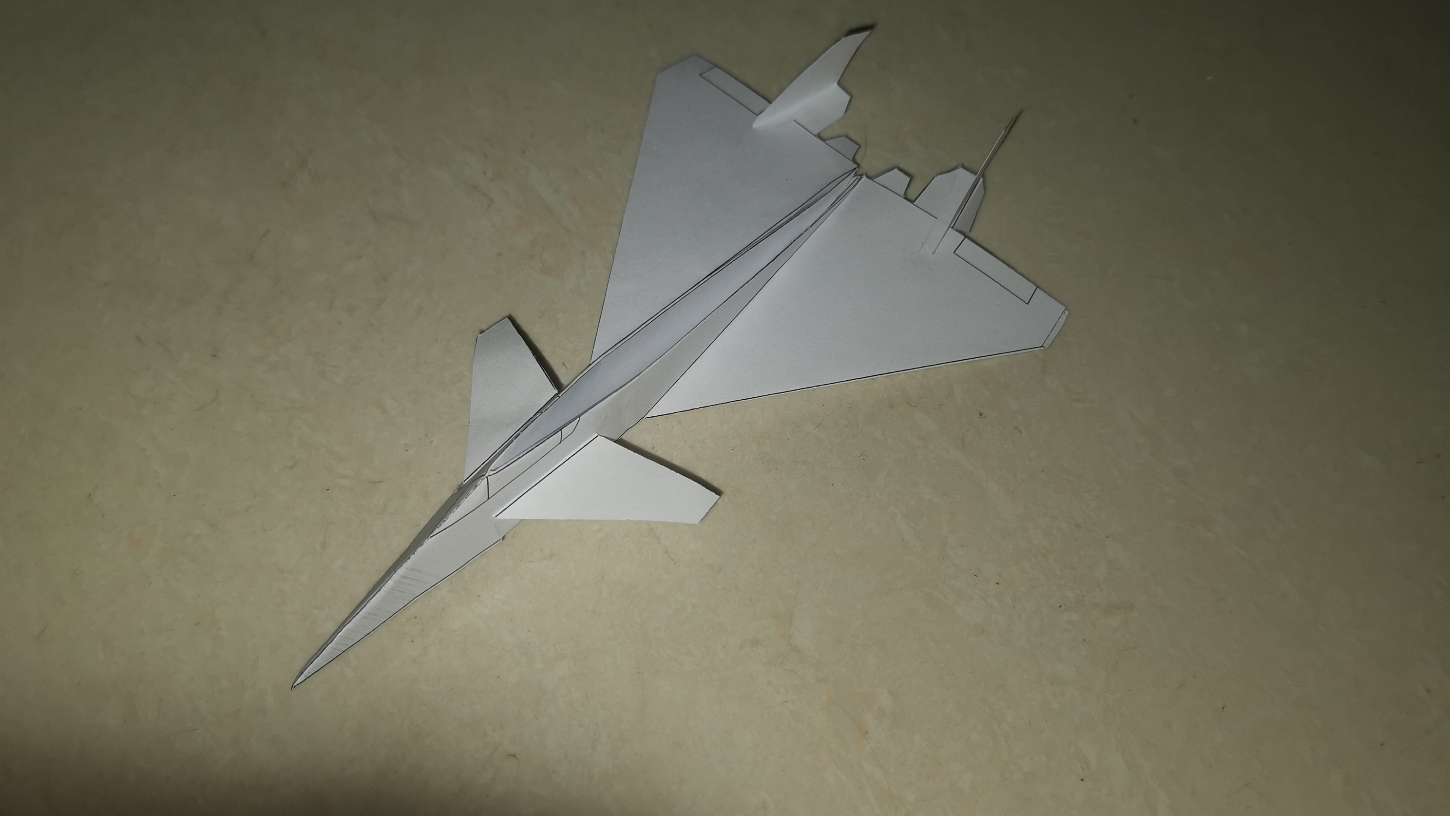 纸飞机为啥能飞,纸飞机为什么能在空中飞行一段时间